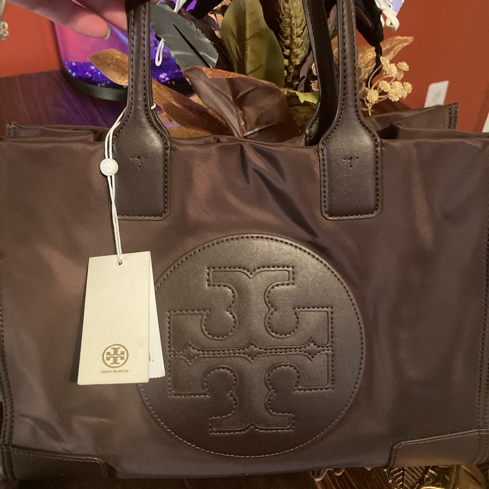 Beautiful burgundy authentic tory burch bag hardly used in perfect condition